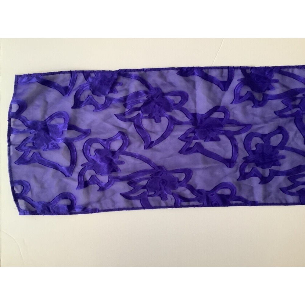 womans blue Floral scarf